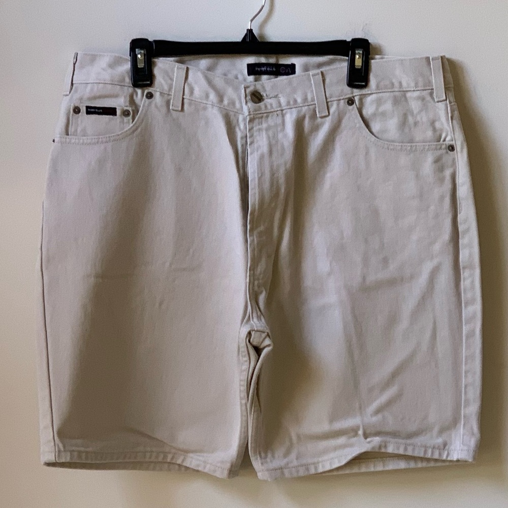 Perry Ellis Beige Denim Men’s Size 38 Shorts. Excellent Condition, NWOT.